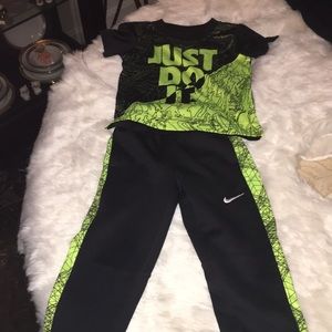 Nike dri fit outfit 2t, like new
